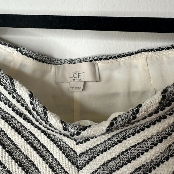 Ann Taylor Loft Petite Textured Cream & Black Chevron Stripes Flare Skirt XXSP - Picture 6 of 11